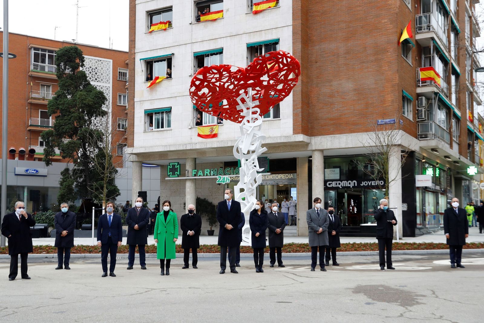 Inaugurado en Chamartín un monumento de homenaje a los sanitarios fallecidos durante la pandemia
