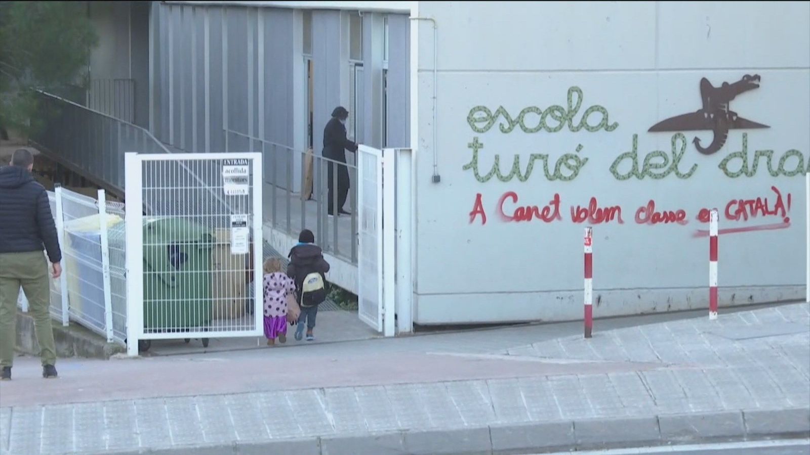 Denuncian ante la fiscalía amenazas a la familia que pidió clases en castellano