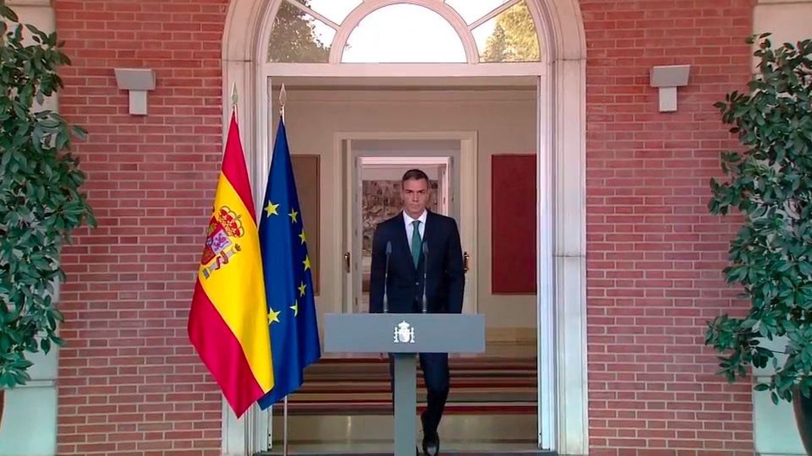 Políticos que huyen de las preguntas de la prensa se convierte en práctica habitual en España