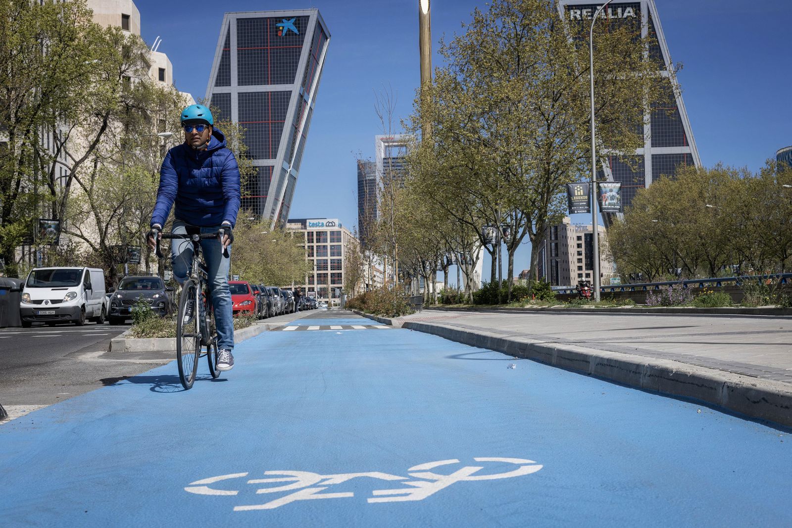 Abierto el primer tramo del carril ciclista de la Castellana