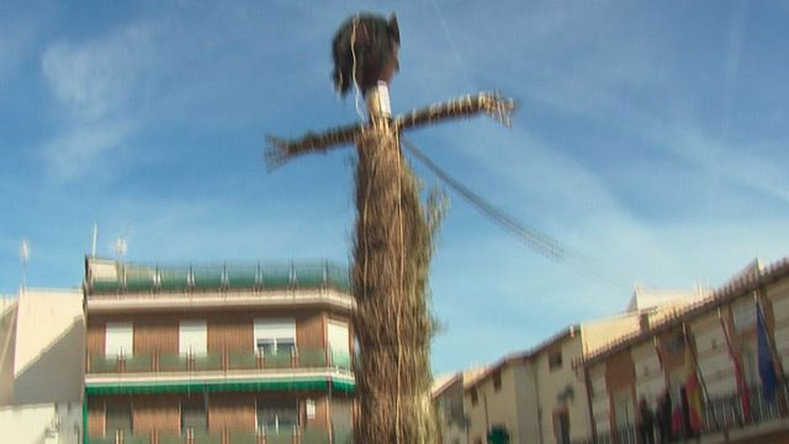 Tielmes celebra su tradicional 'Quema de El Judas' de Domingo de Resurrección