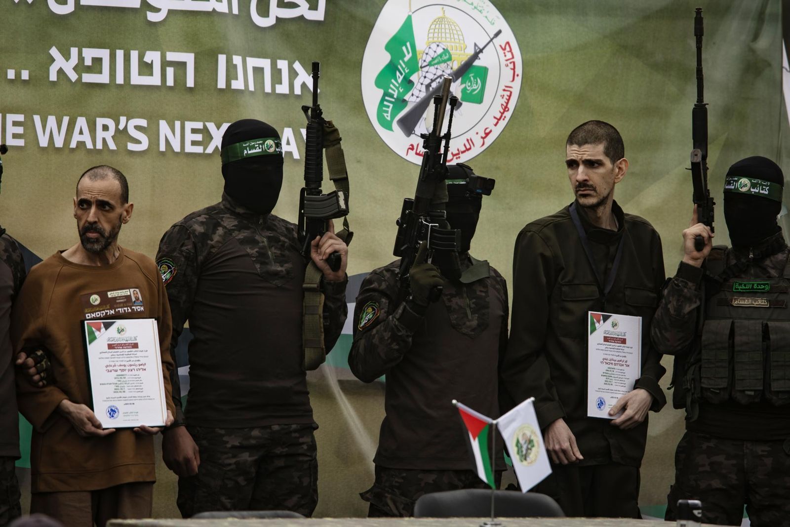 Hamas entrega otras tres rehenes