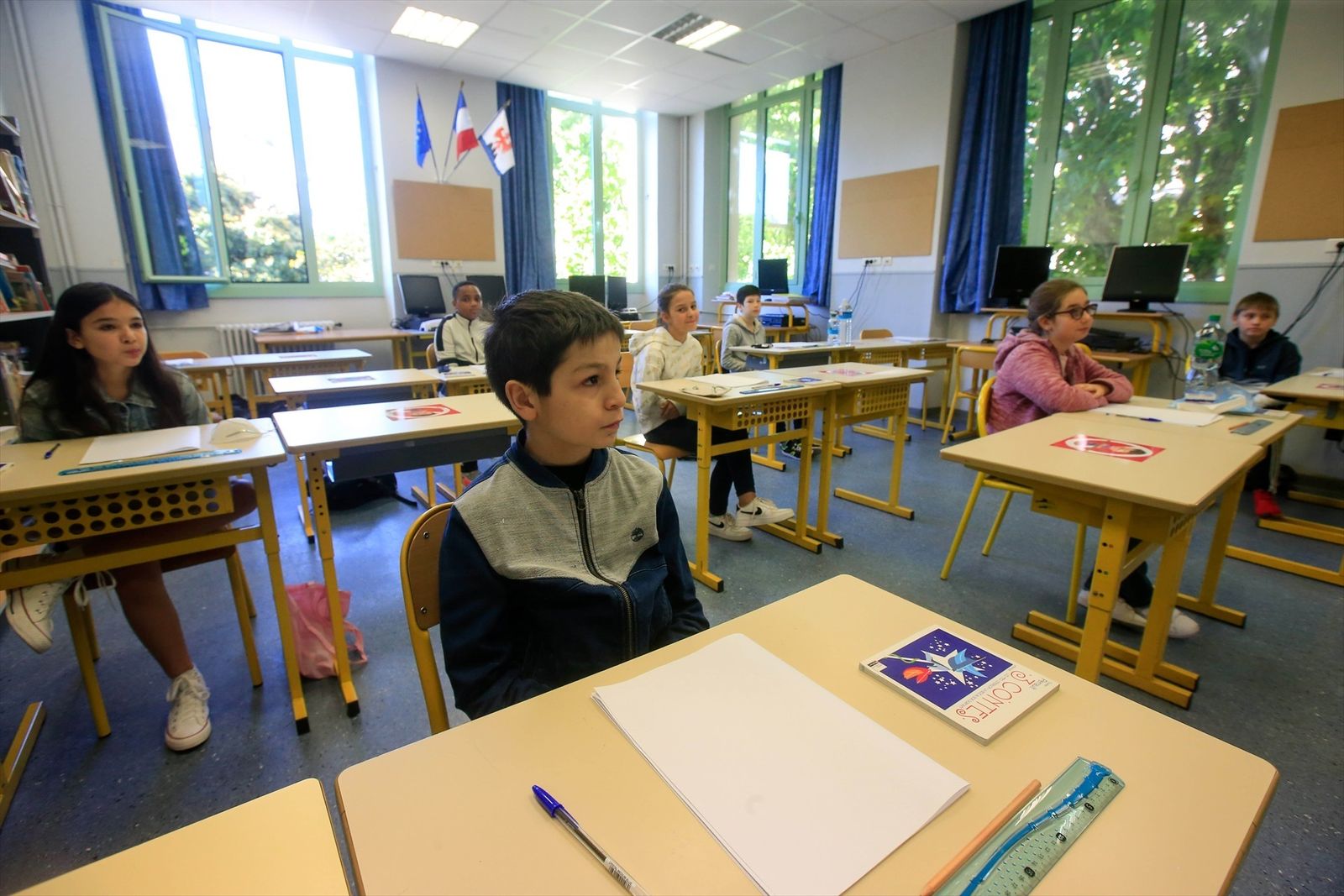 Francia instalará botones de alerta en los colegios para avisar a la policía de posibles ataques