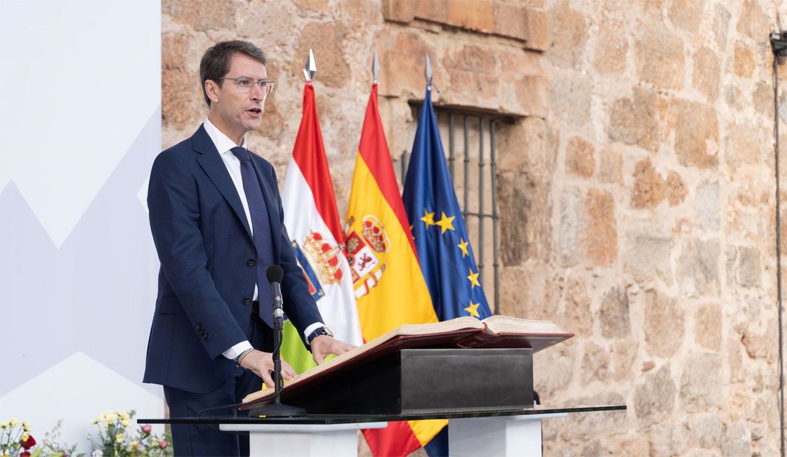 Gonzalo Capellán jura su cargo como presidente del Gobierno de La Rioja
