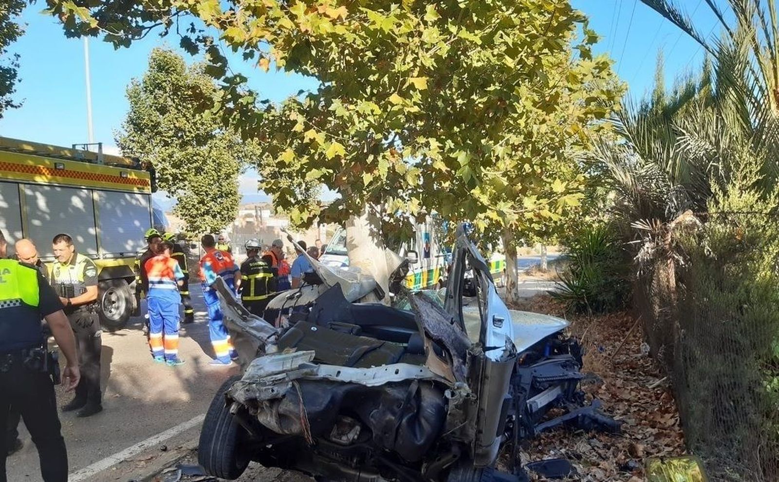 Mueren dos jóvenes tras chocar su vehículo contra un árbol en Algeciras