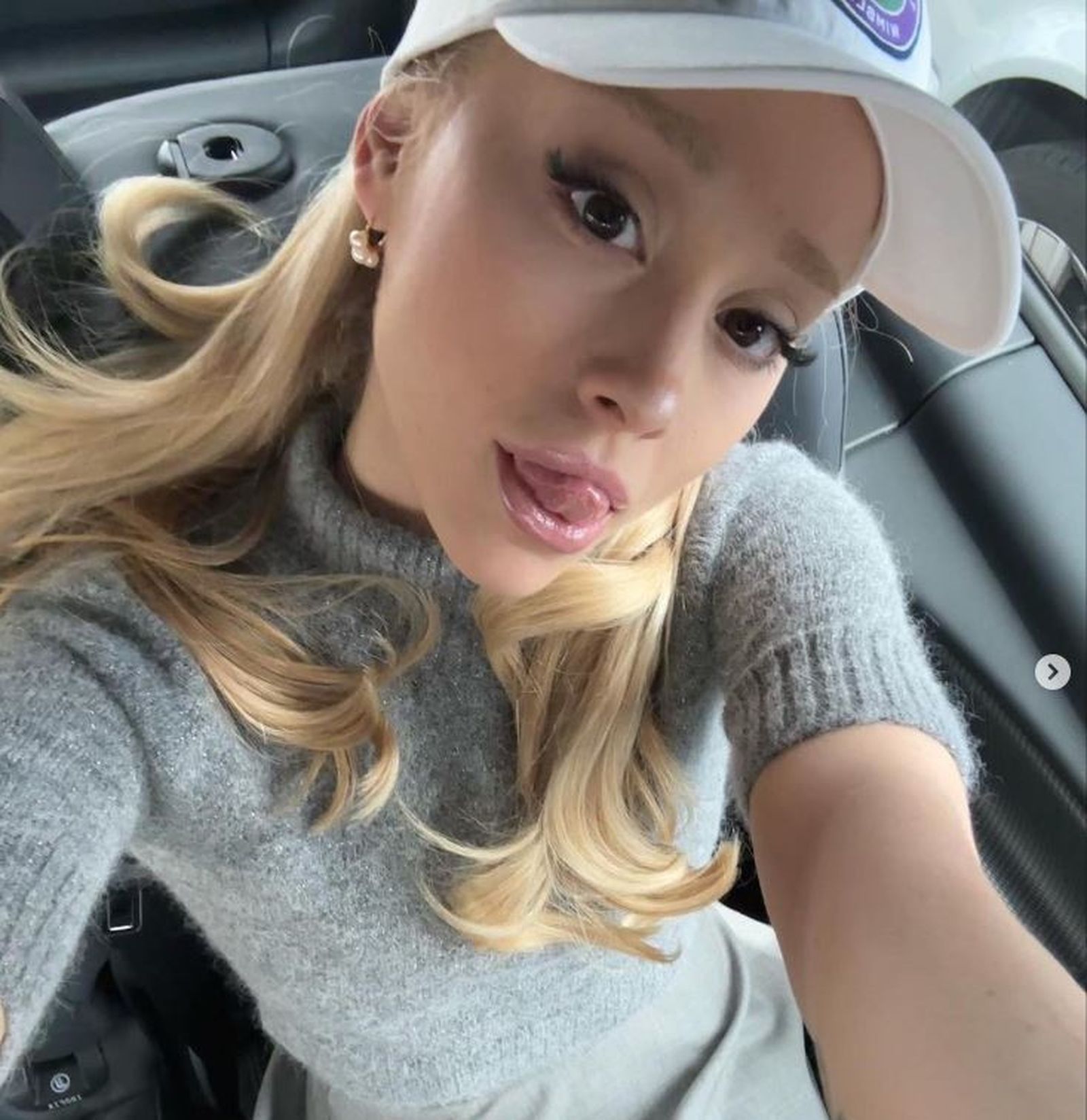 Instagram: @arianagrande