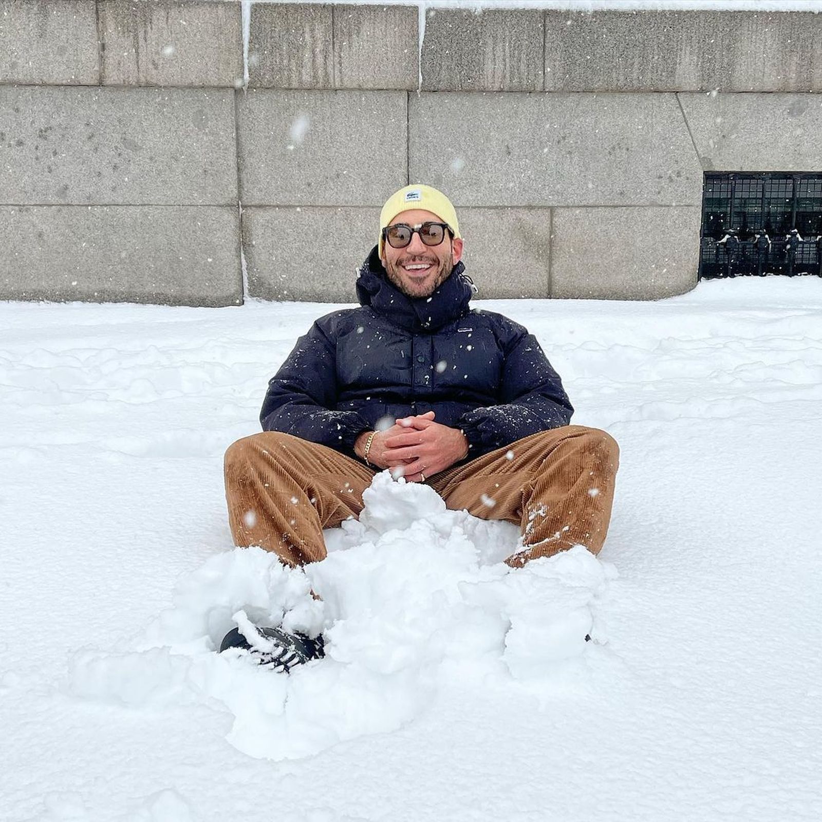 Miguel Ángel Silvestre revoluciona las redes quitándose la ropa en la nieve