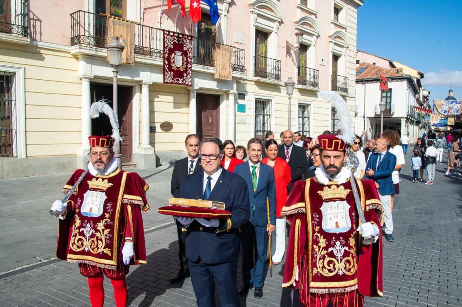 Traslado del acta de bautismo desde el Ayuntamiento a la Capilla del Oidor de Alcalá de Henares
