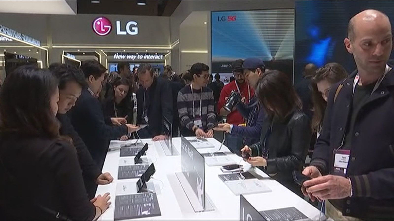 Un Mobile World Congress sin apretones de manos por el coronavirus
