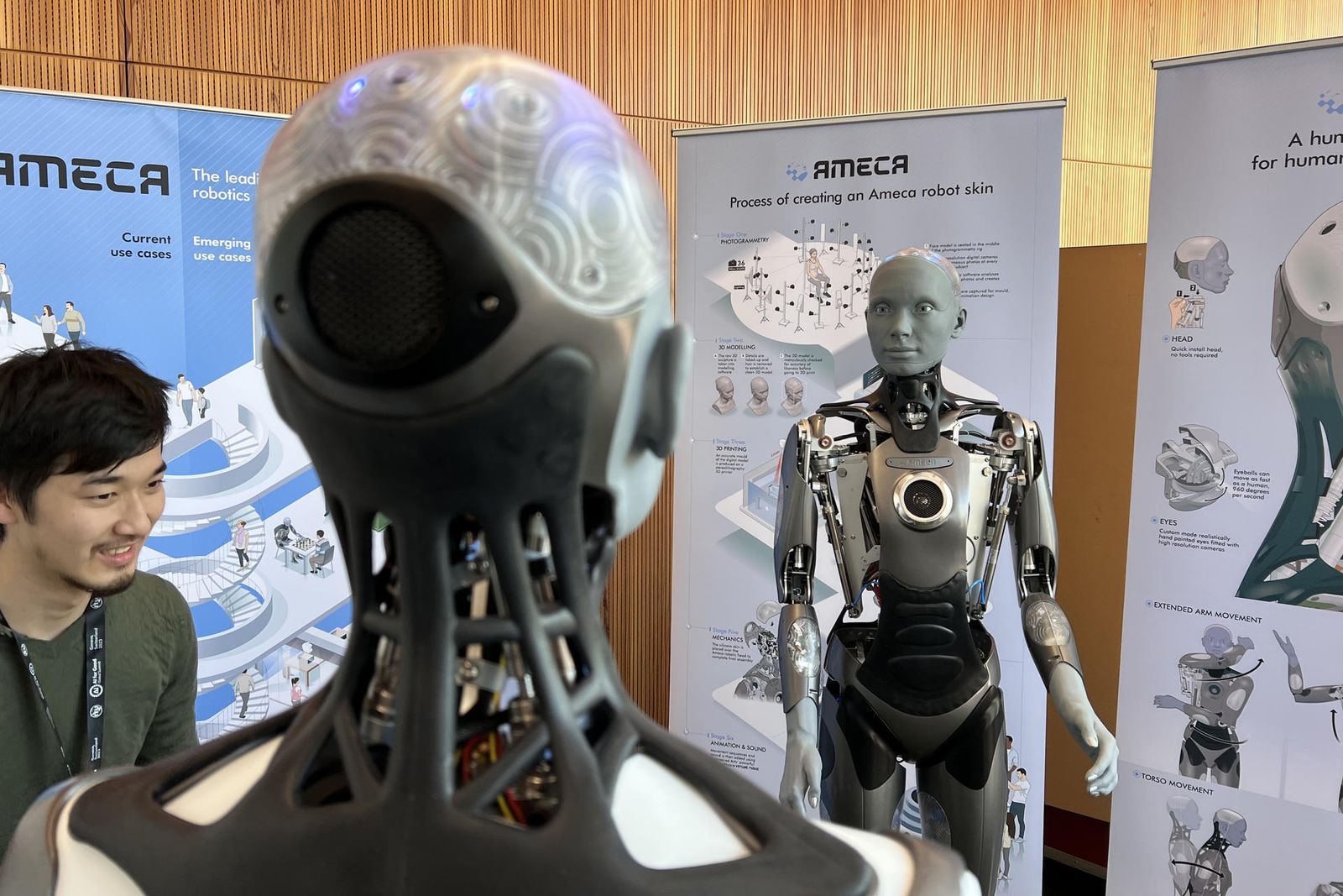 Varios dispositivos Ameca conversan en la Cumbre sobre Inteligencia Artificial de la ONU en Ginebra