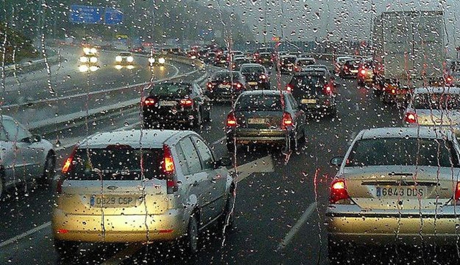 ¿Cómo preparar nuestro coche para las fuertes lluvias?