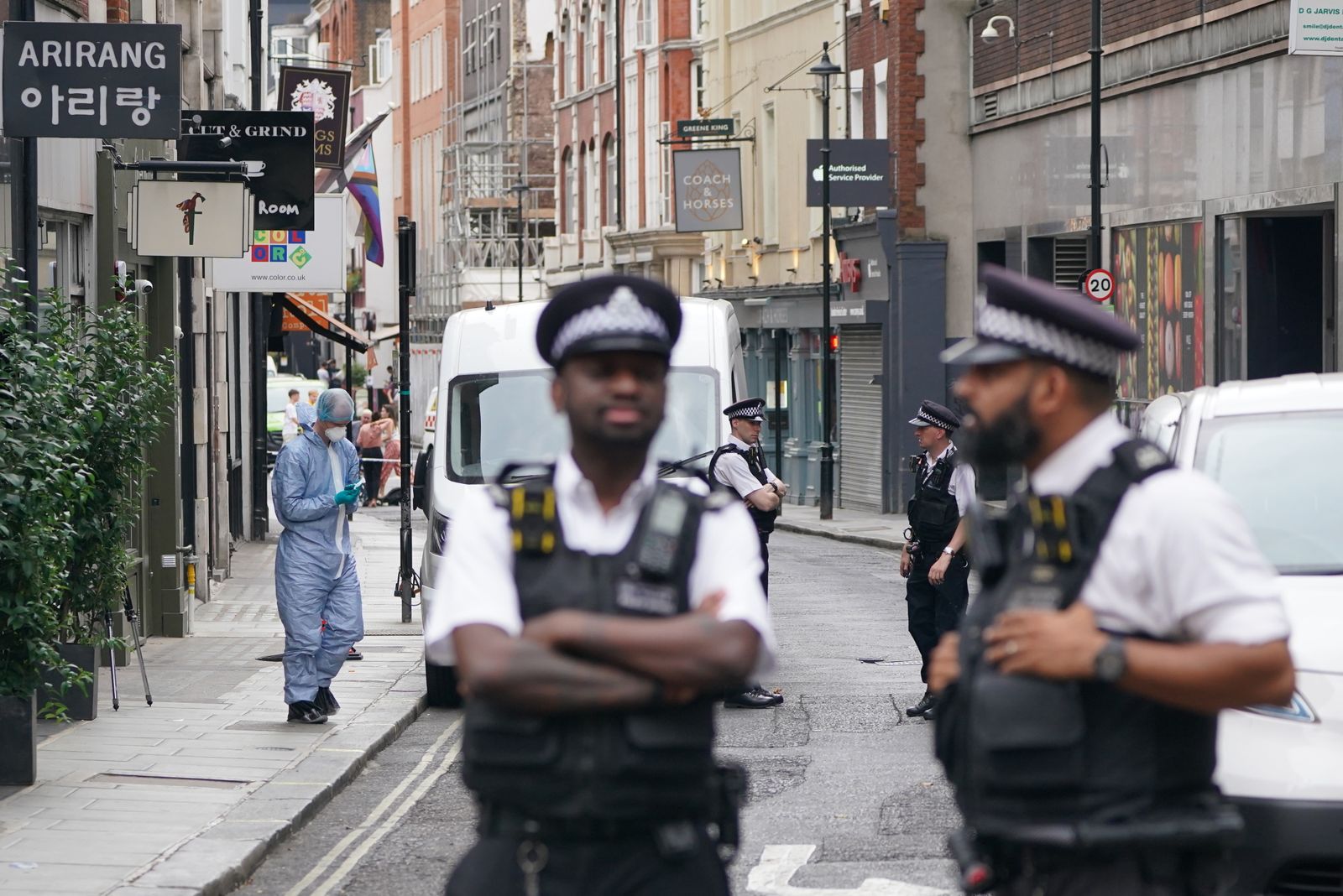 Dos agentes de policía en Londres