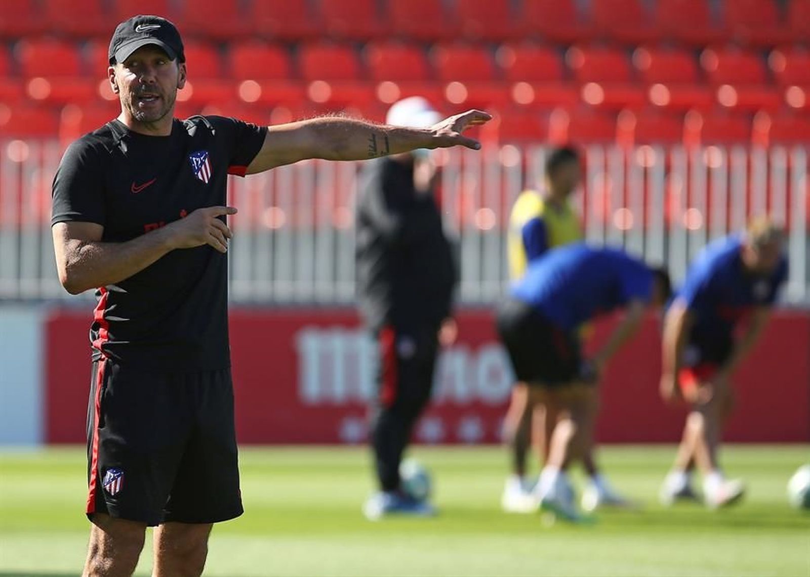 Simeone pide "tranquilidad" con Joao Félix, que será baja ante el Celta