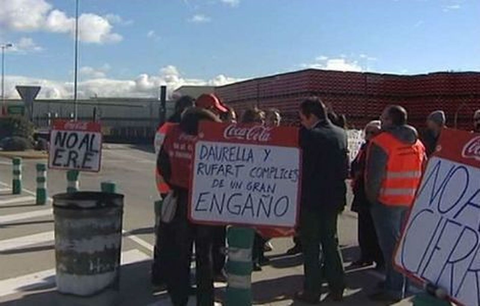 Atacan con cócteles molotov la planta de Coca-Cola en Fuenlabrada