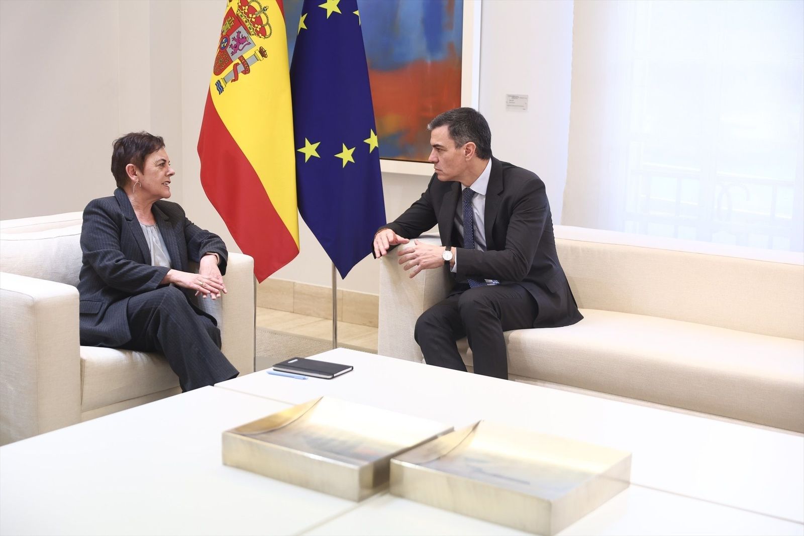 Las víctimas del terrorismo consideran una "traición" la entrada de Bildu en La Moncloa