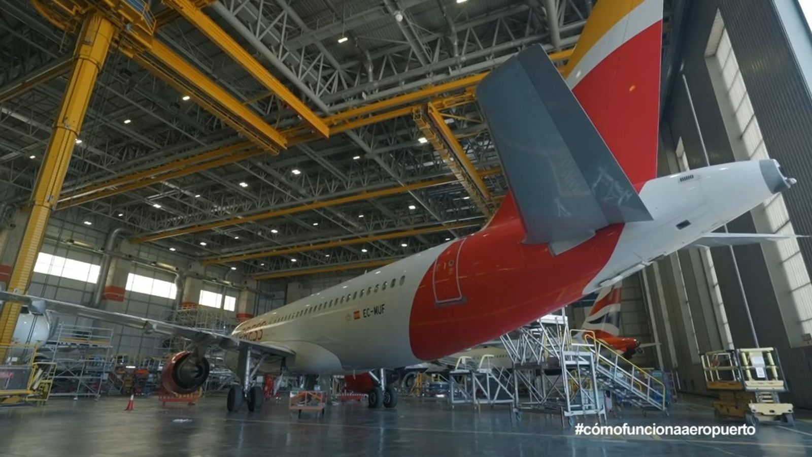 Así es el hangar del aeropuerto de Madrid, con dos récords Guinness