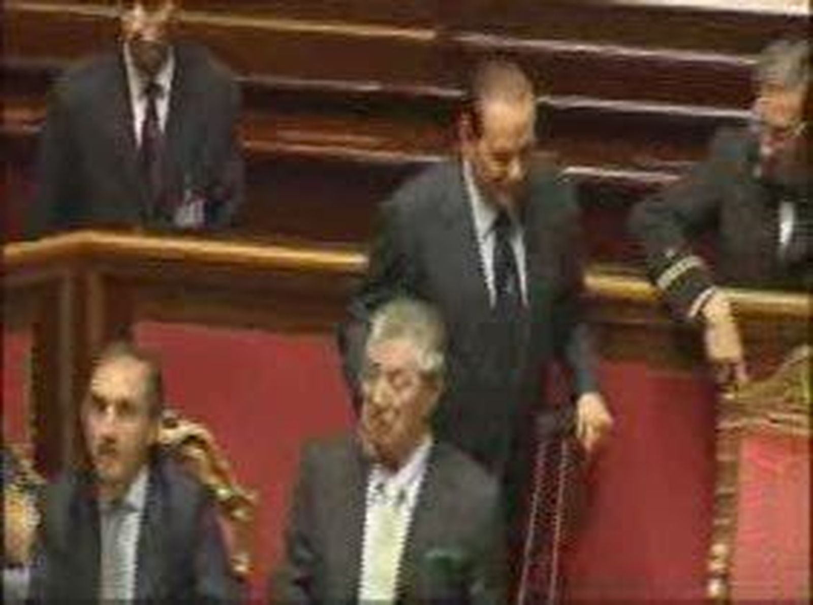 El partido de Berlusconi anuncia un acuerdo para las reformas exigidas por UE