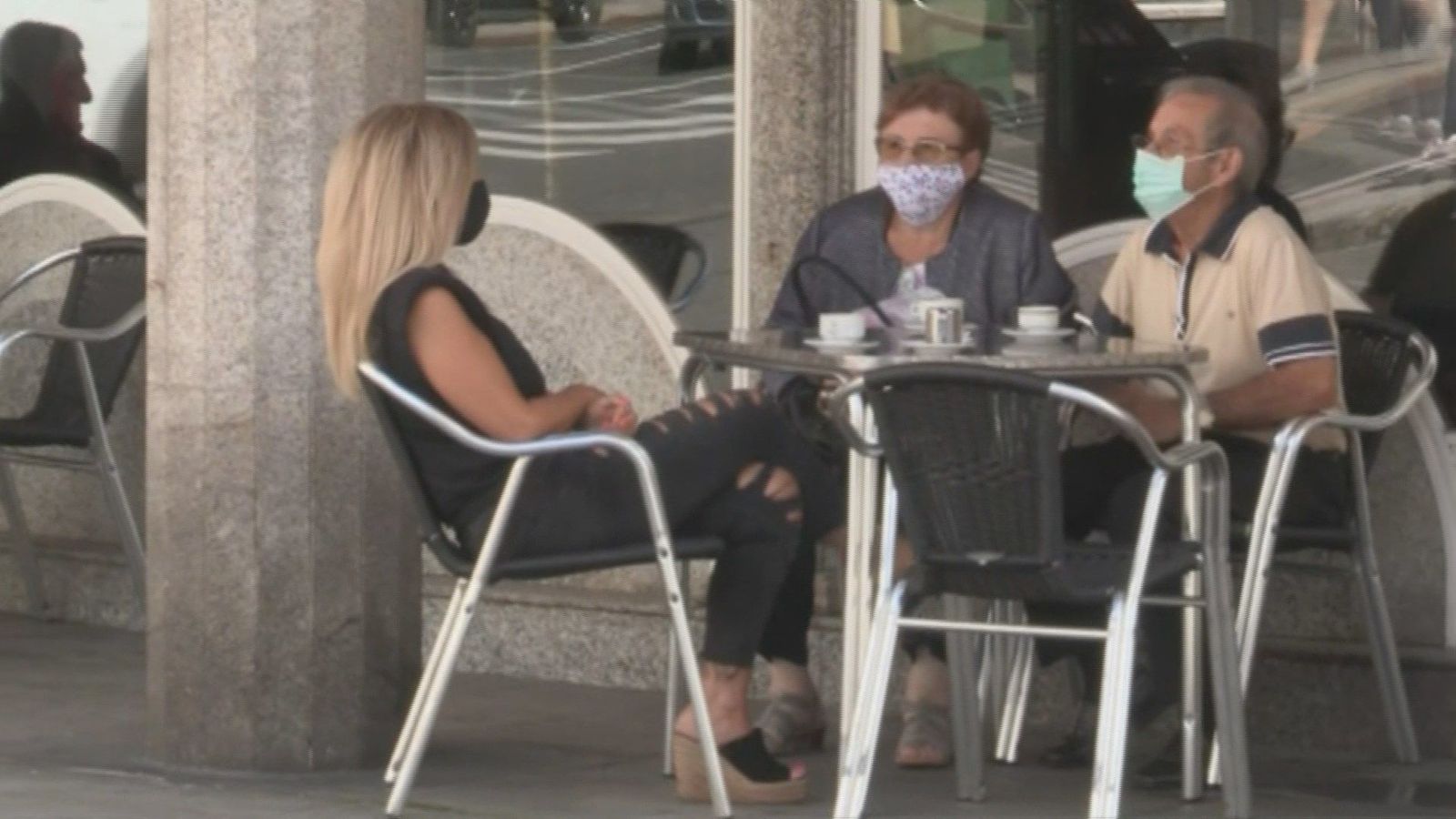 Canarias prohíbe fumar en espacios públicos y otras cinco comunidades lo estudian