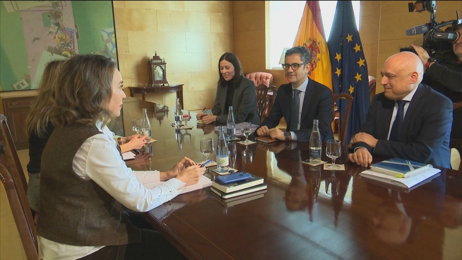 Gobierno y PP pactan ceñir la reforma de la Constitución al término "disminuido"