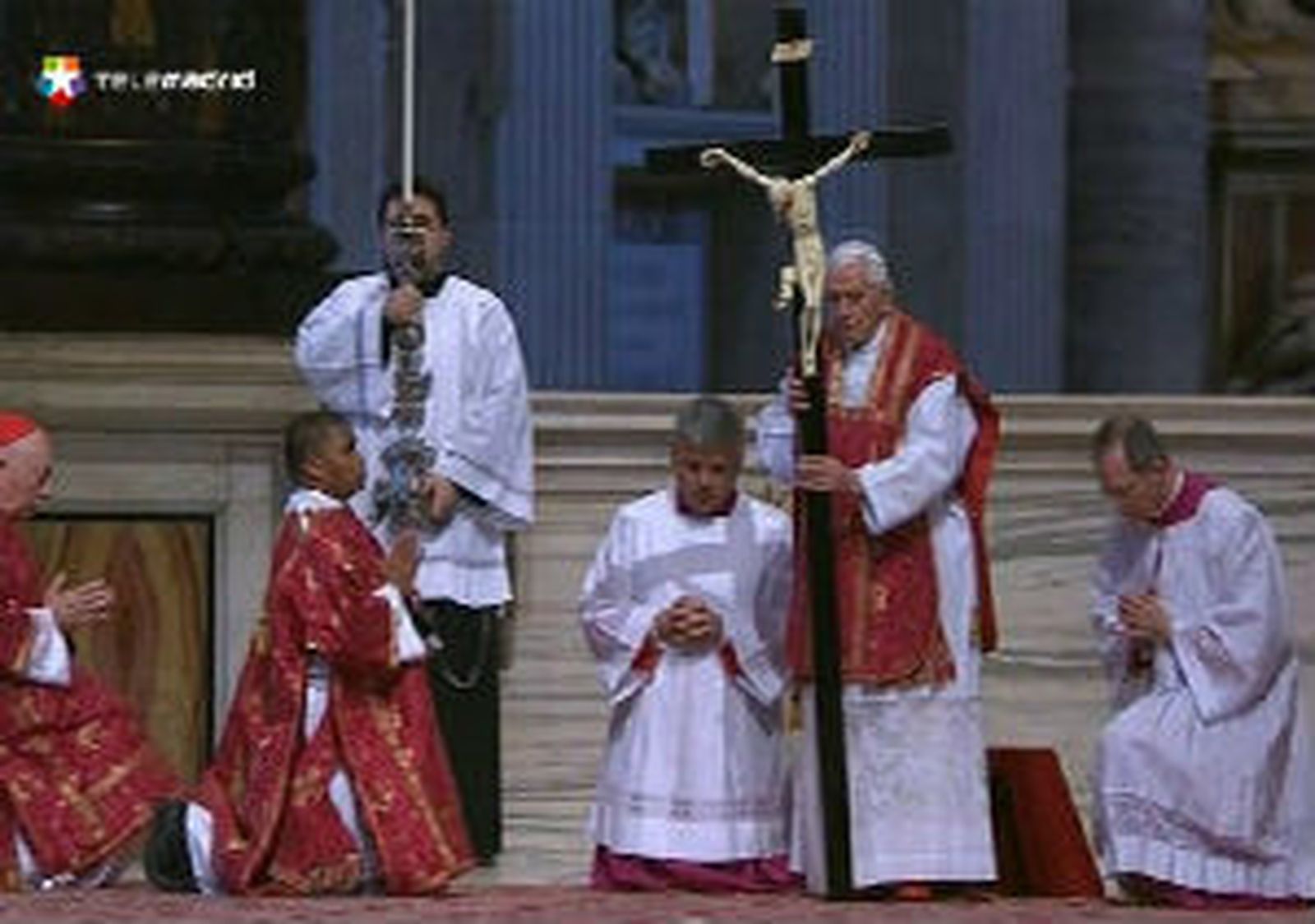 Benedicto XVI en el Vía Crucis