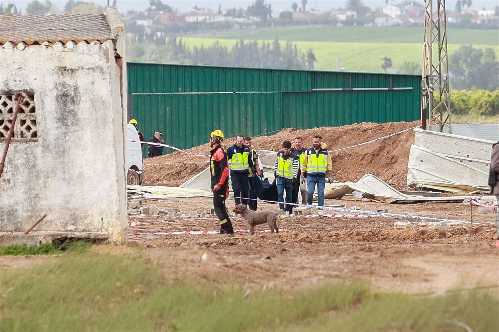 Un tornado, posible causa del derrumbe que ha provocado tres muertes en Sevilla