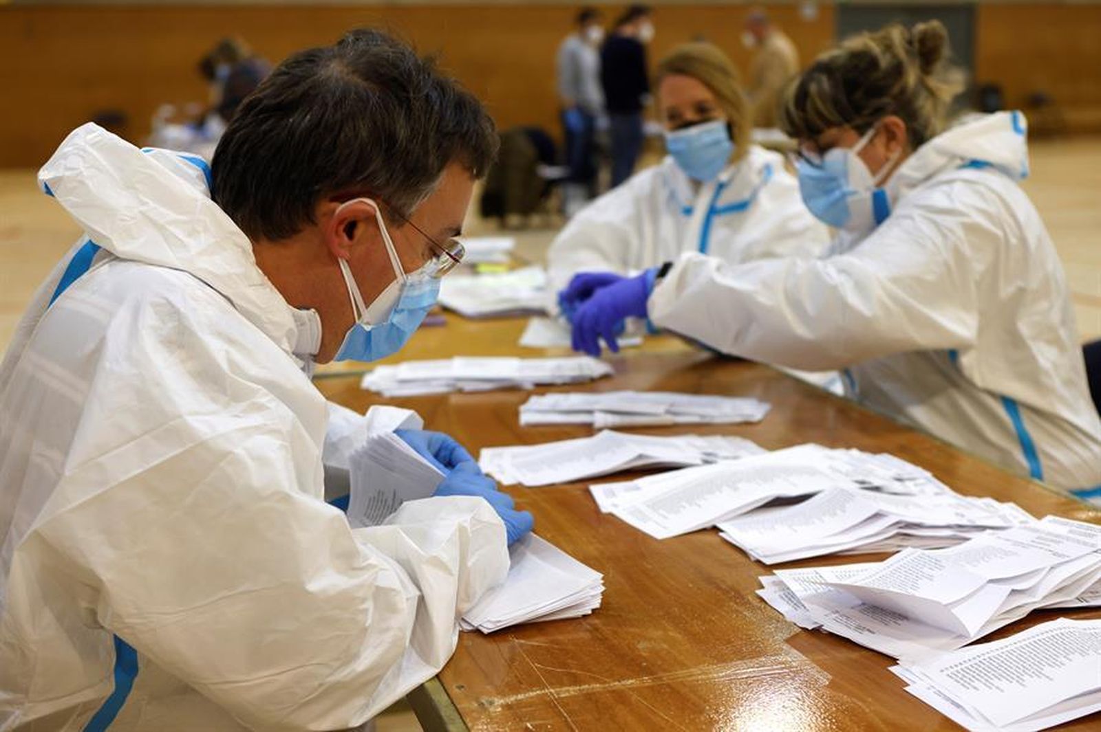 Recuento de votos en una mesa electoral en Cataluña