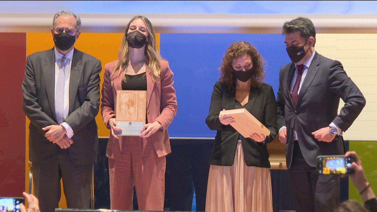 Madrid premia a Elena G. Armada y Andrea Barber por contribuir a la innovación