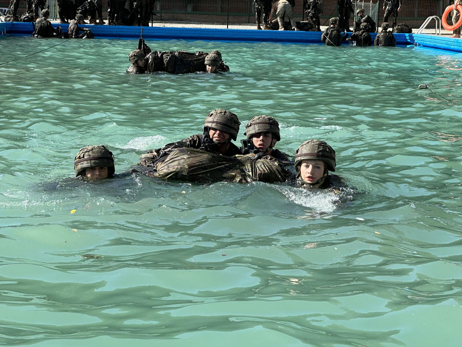 La princesa Leonor participa en un ejercicio mientras continúa su instrucción militar en la Academia General Militar de Zaragoza.
