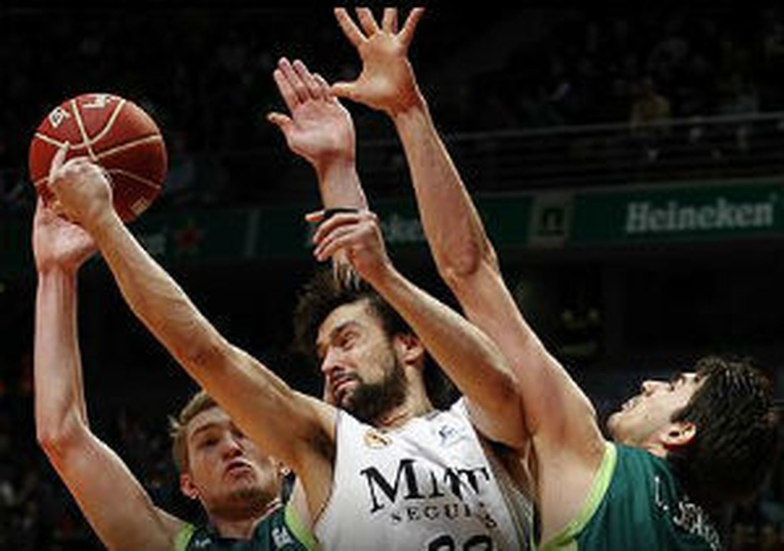 El Real Madrid comienza la defensa de su corona ante Unicaja
