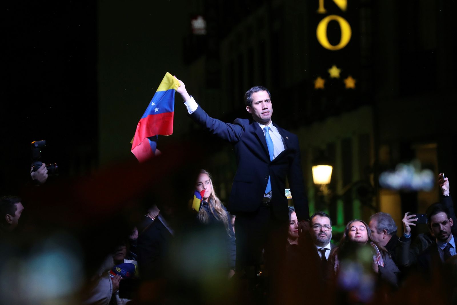 El presidente Encargado de Venezuela, Juan Guaidó, durante su discurso ante los venezolanos concentrados este sábado en la Puerta del Sol de Madrid