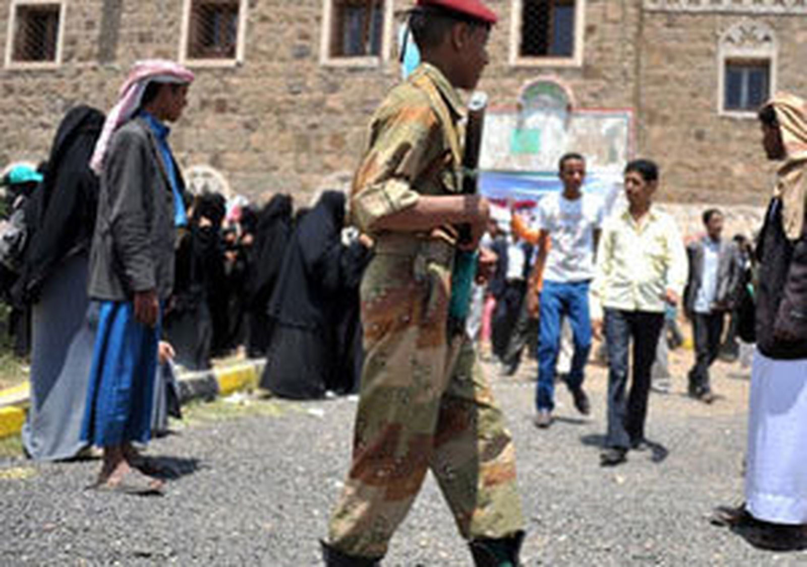 Al menos 27 muertos y 180 heridos en violenta jornada de protestas en Yemen