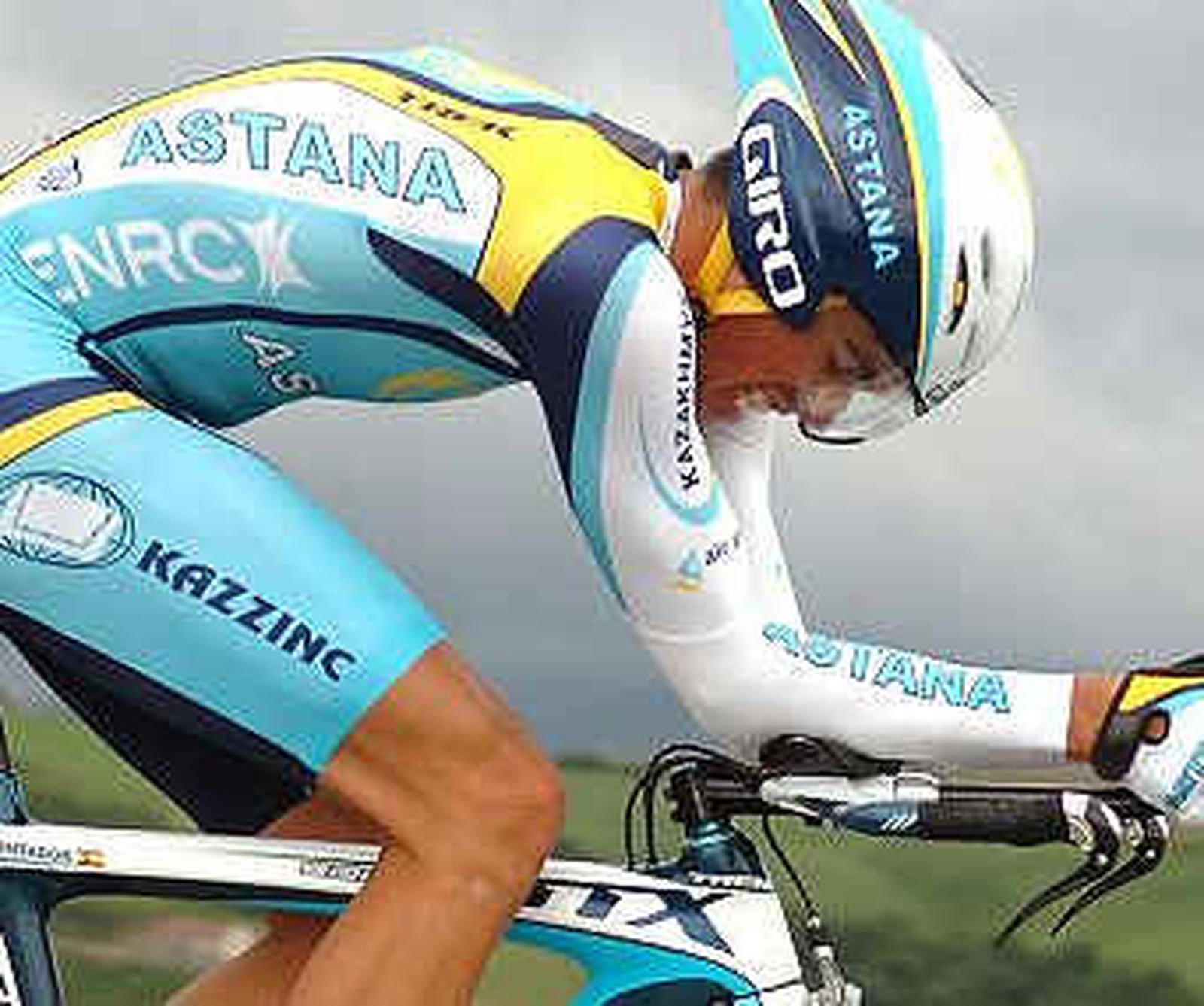 Contador gana la contrarreloj y Tondo se hace con el maillot de líder