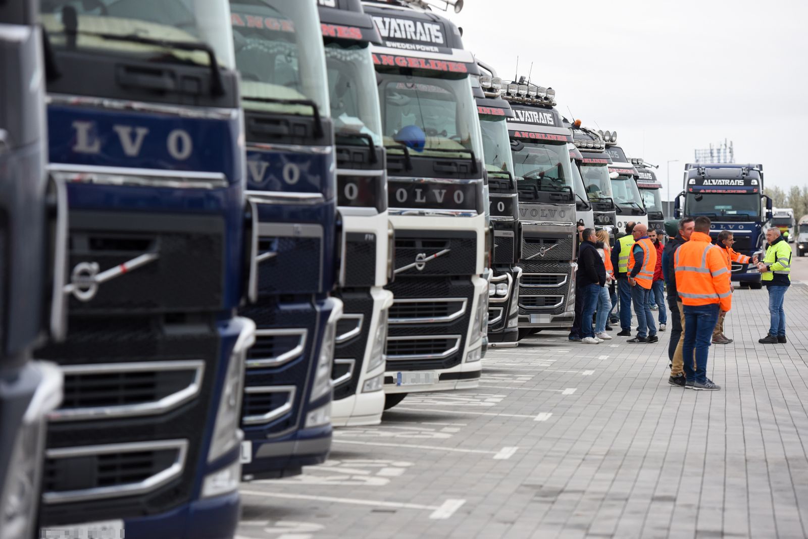 Varios transportistas y camiones en huelga