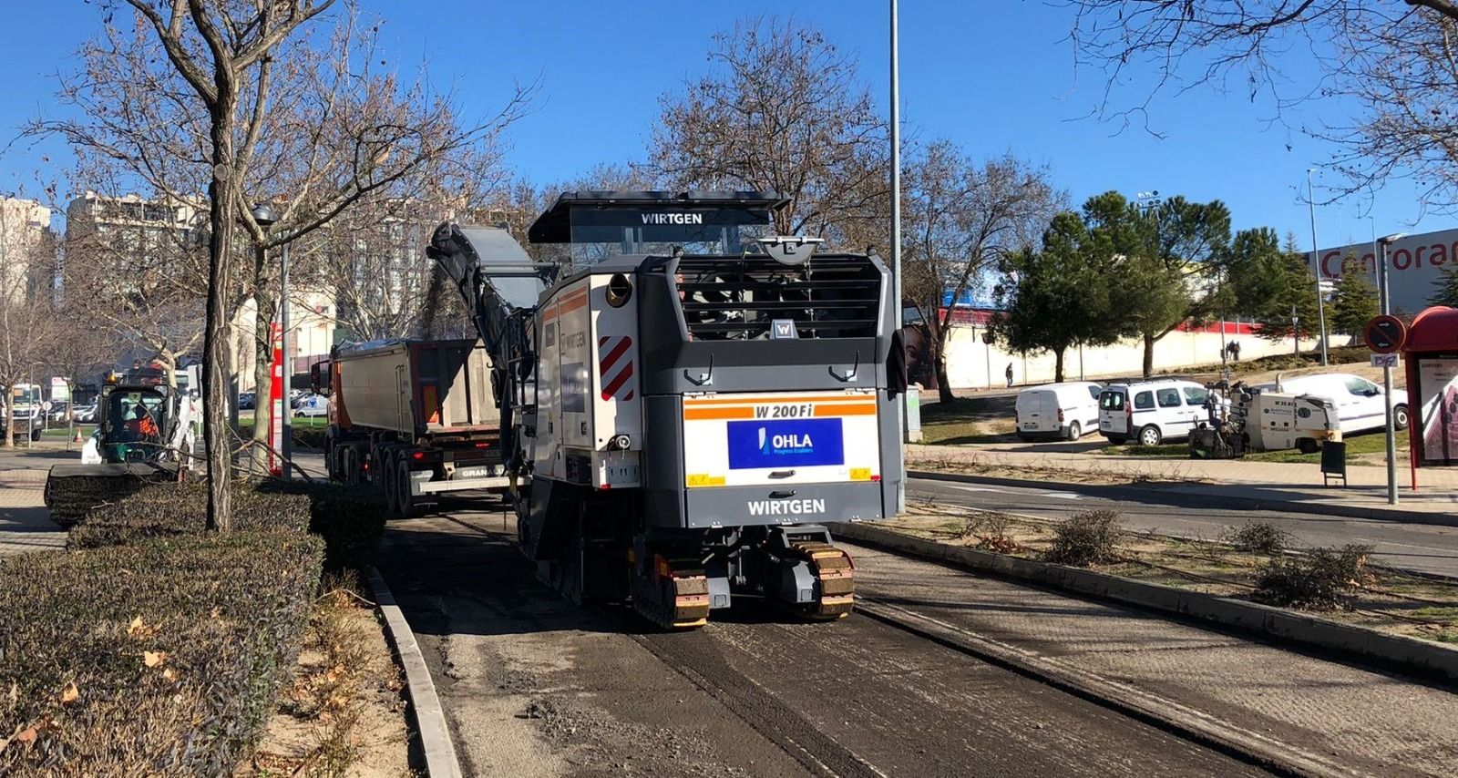 Asfaltado  en la Avenida de Matapiñonera