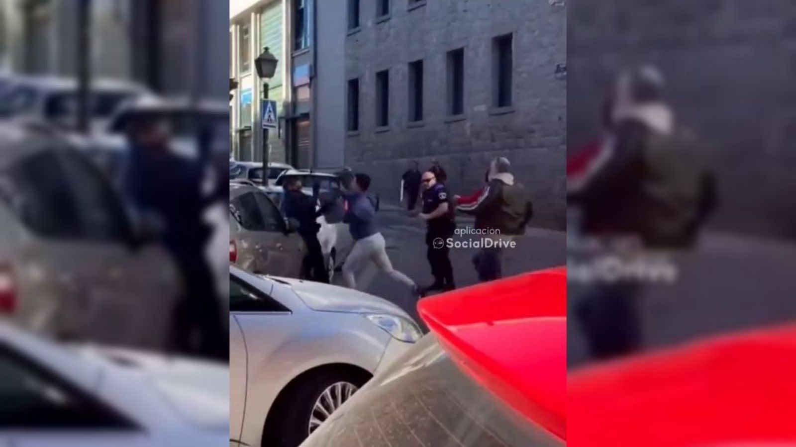 Ciudadanos reducen a un hombre que atacaba a dos policías en Colmenar Viejo