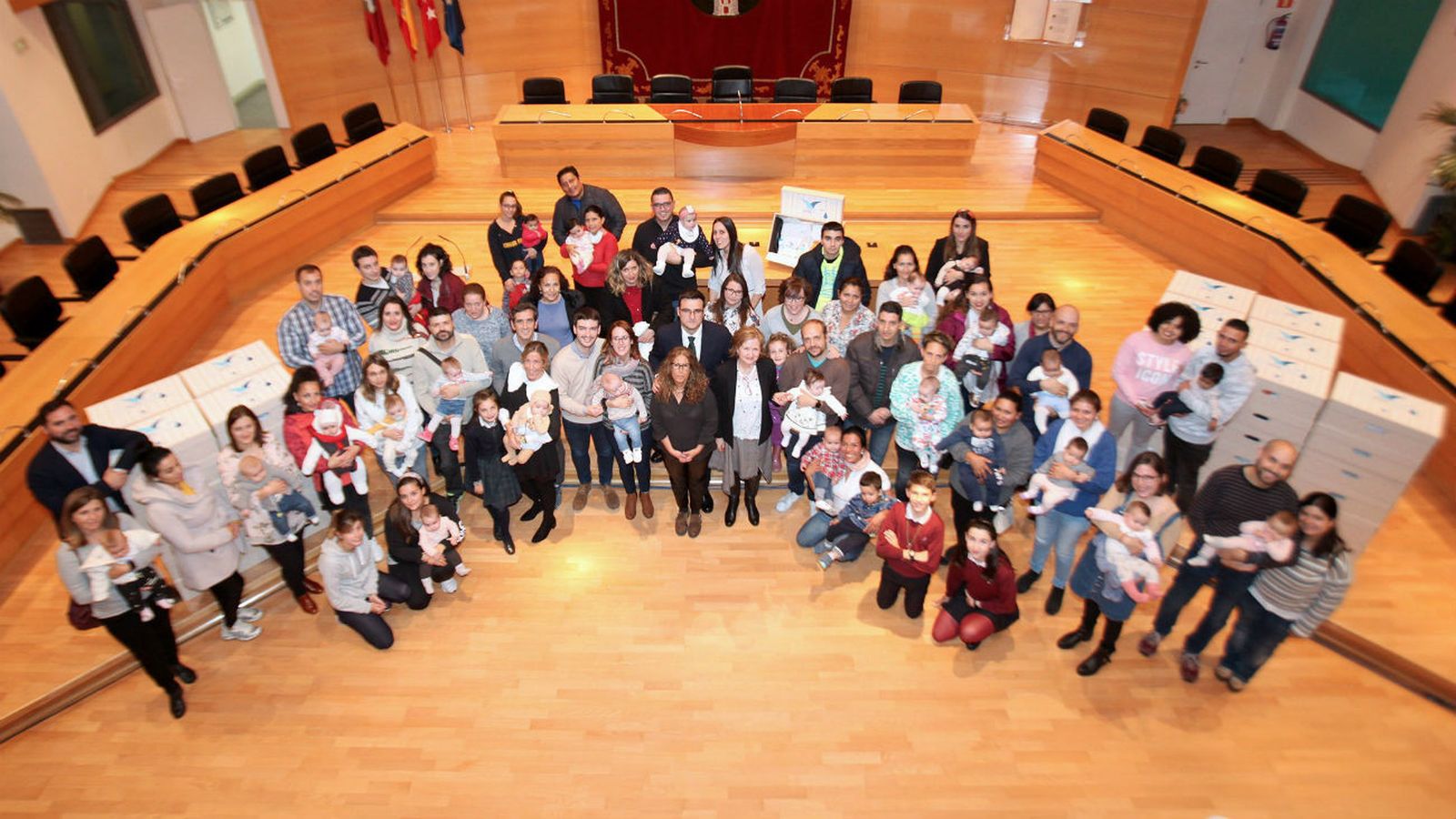 Familias de Alcobendas con las canastillas