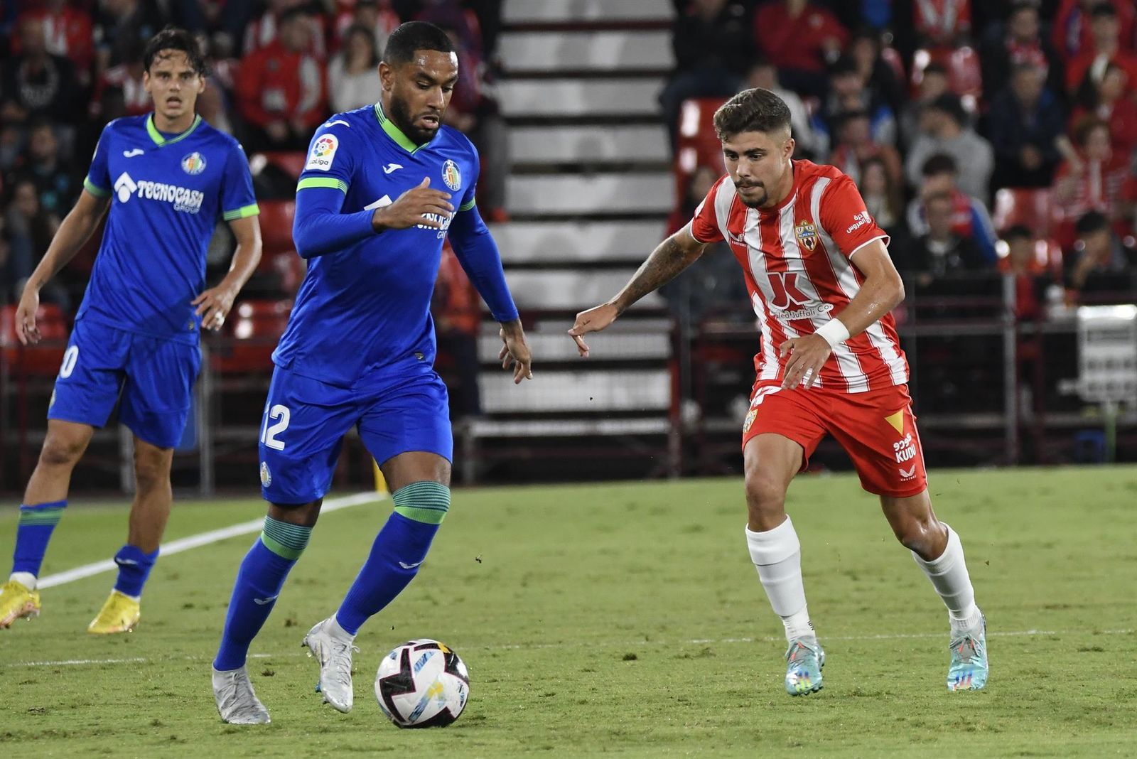 Jordan Amavi ante el Almería