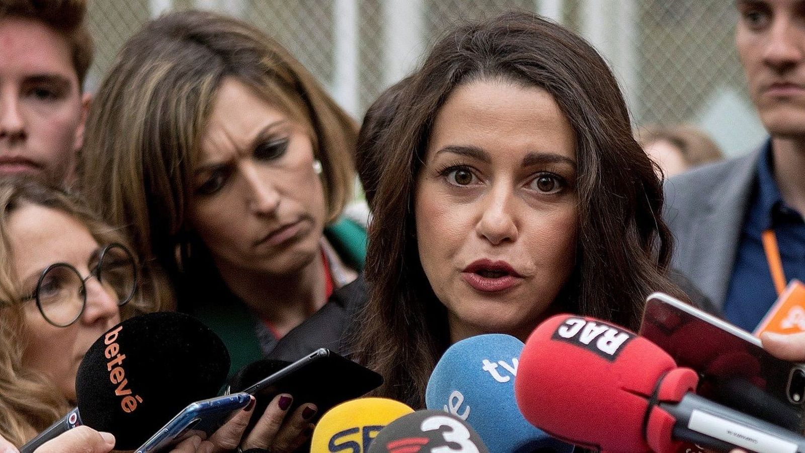 Arrimadas rechaza abstenerse tras "los 100 pactos de la infamia" del PSOE
