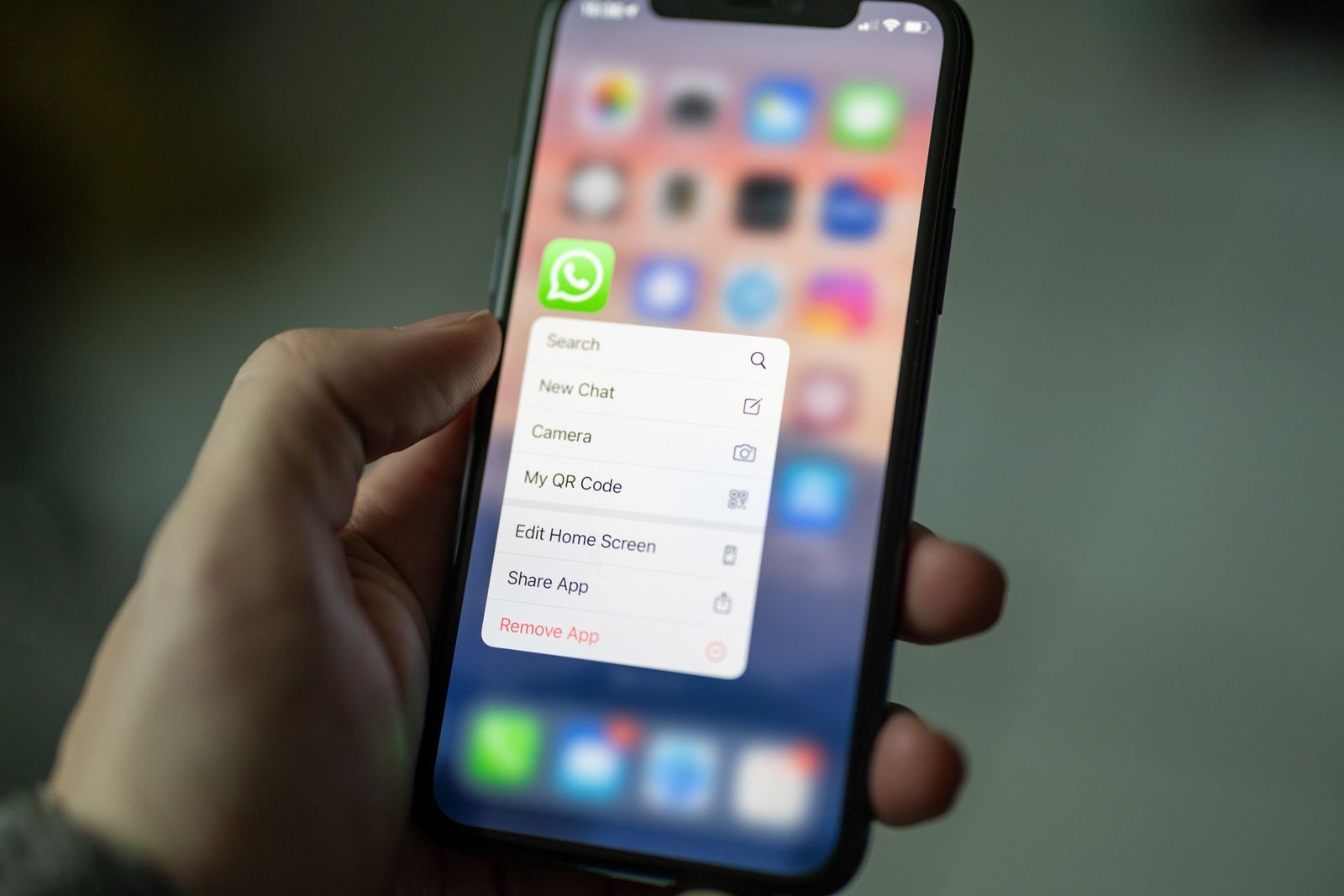 Aplicación de WhatsApp en un móvil