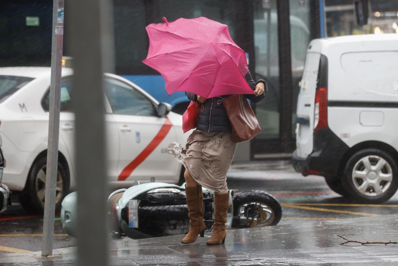 La lluvia dificulta la conexión de Arroyomolinos con dos urbanizaciones