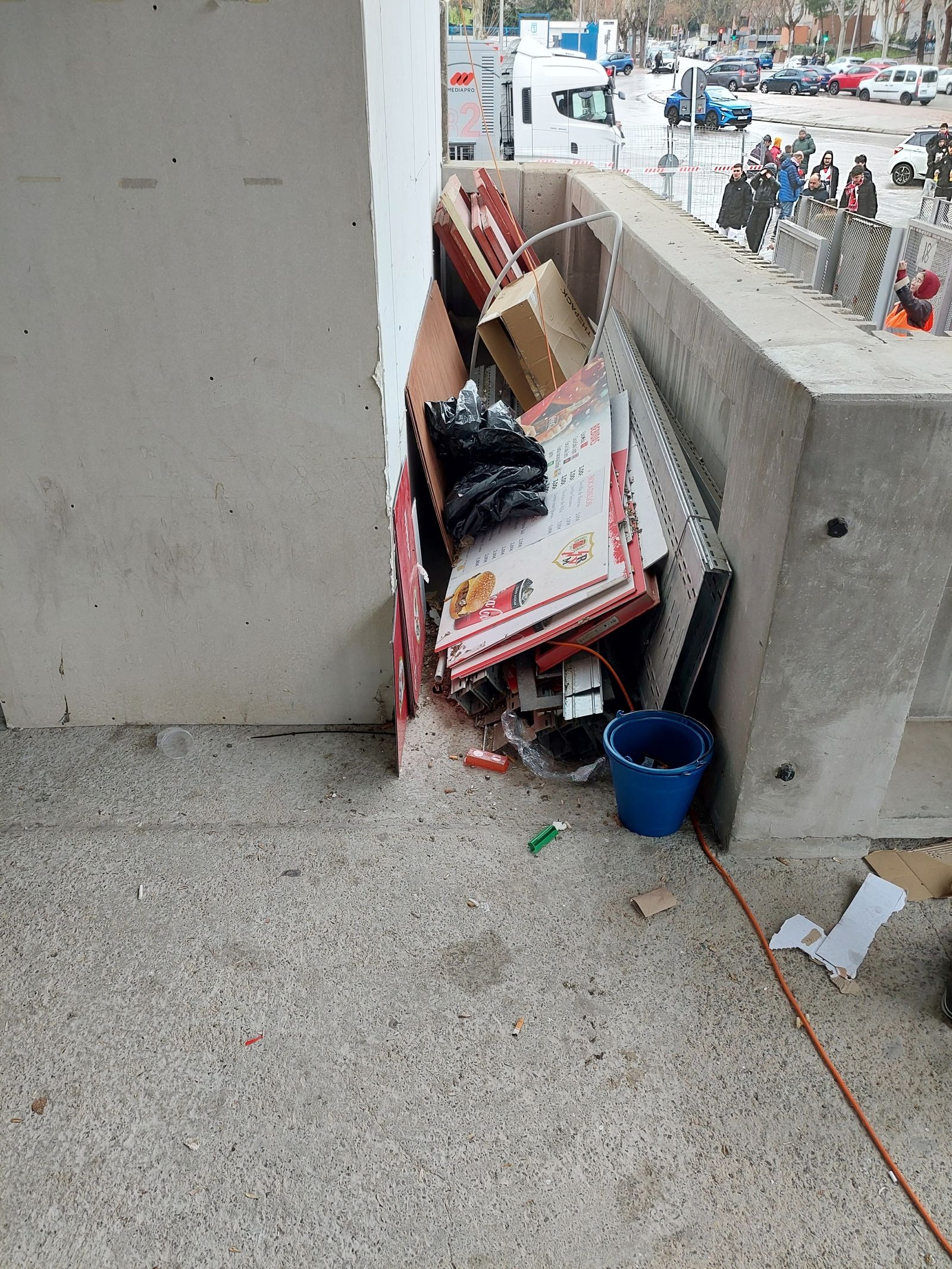 Por imágenes como estas al Rayo le han retirado la concesión de su estadio