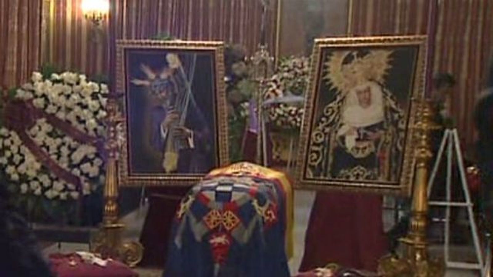 Más de 30.000 dan el último adiós a la Duquesa de Alba en su capilla ardiente