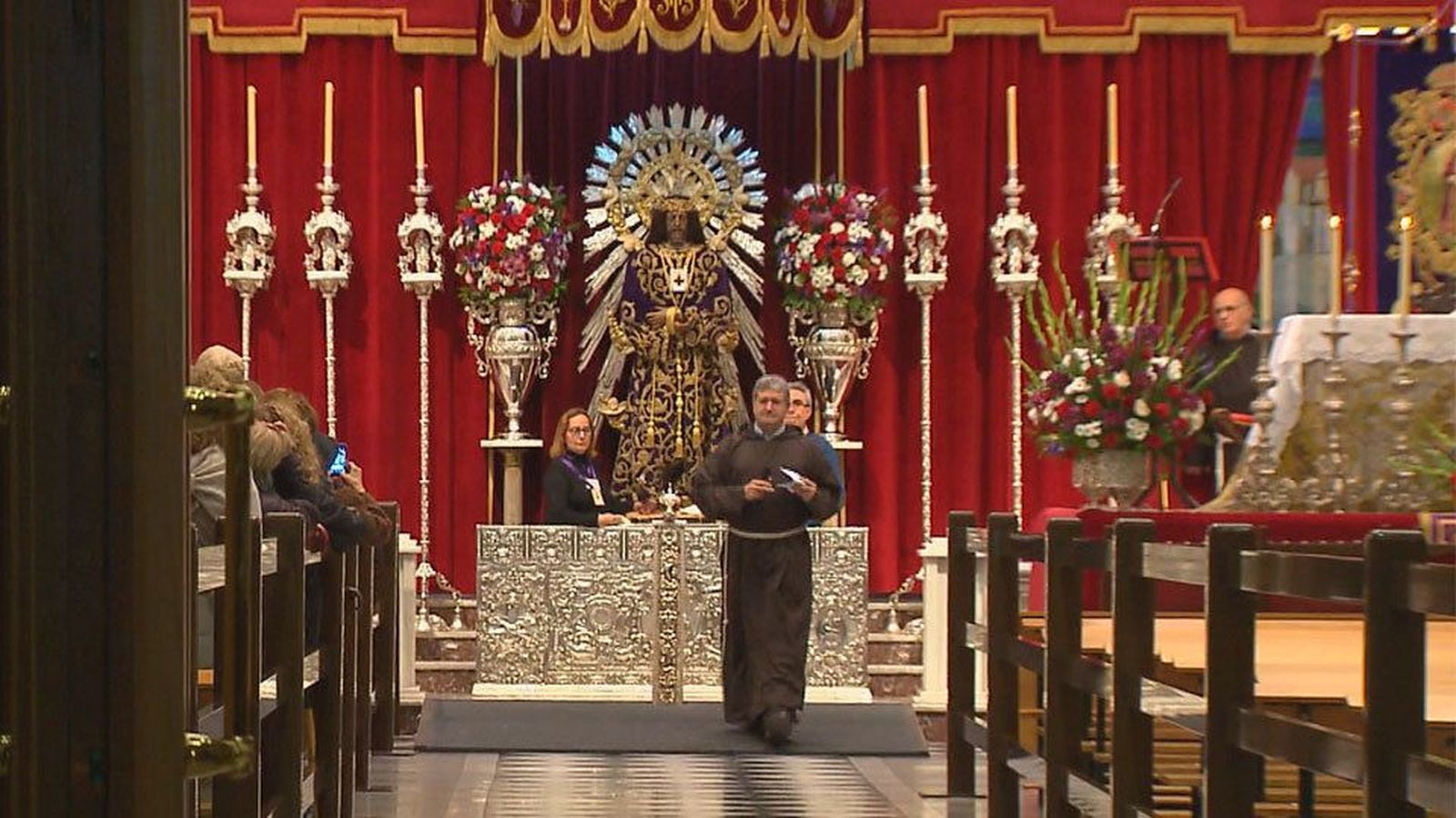 Jesús de Medinaceli abre sus puertas entre el fervor popular