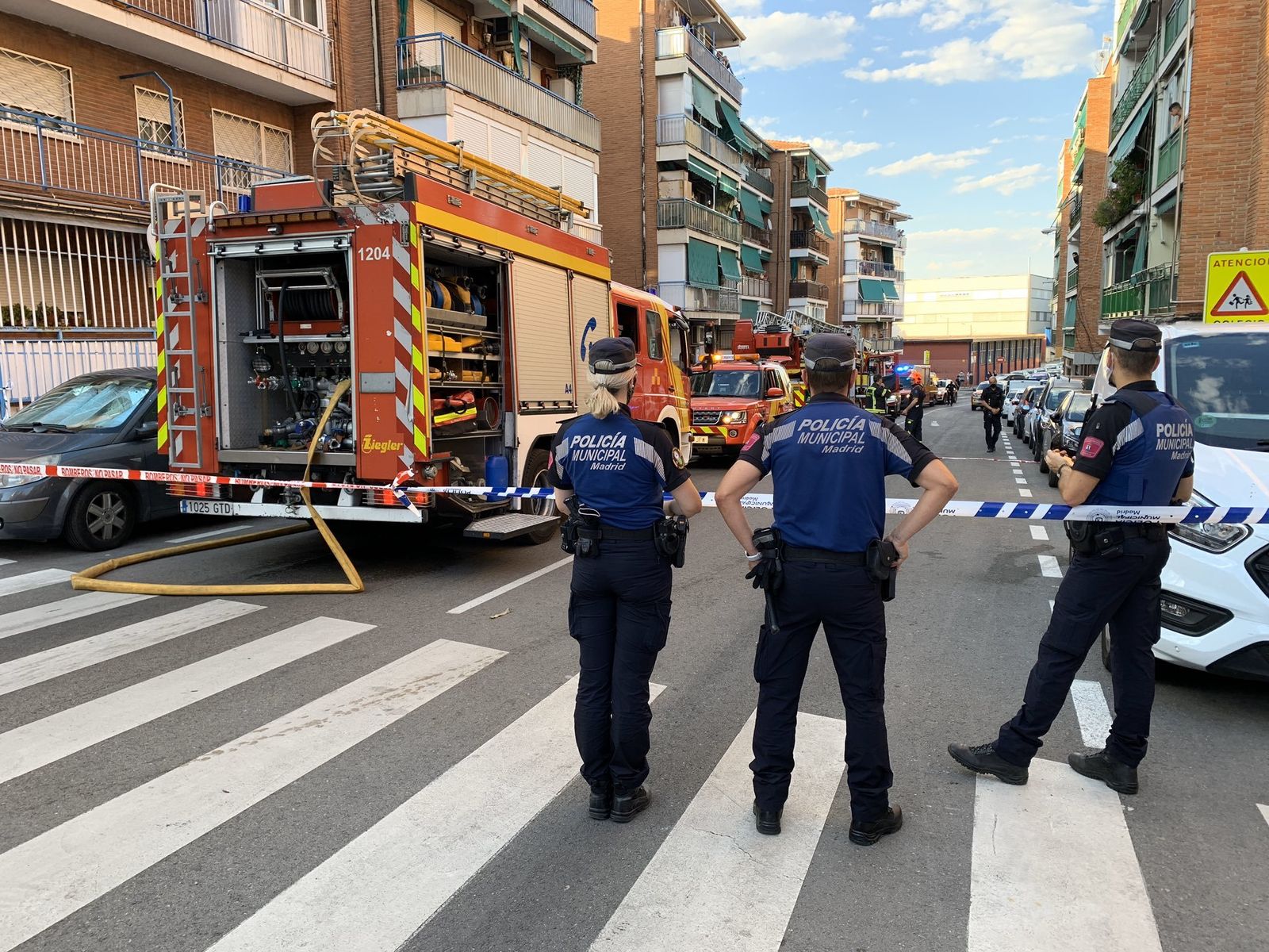 12 personas intoxicadas por inhalación de humo en un incendio en San Blas