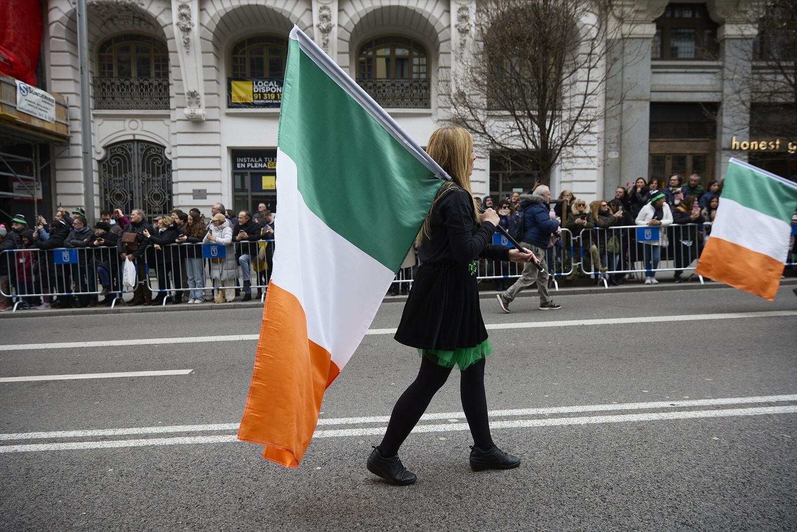 Cortes de tráfico y cierre de accesos de metro a Gran Vía por el desfile de San Patricio