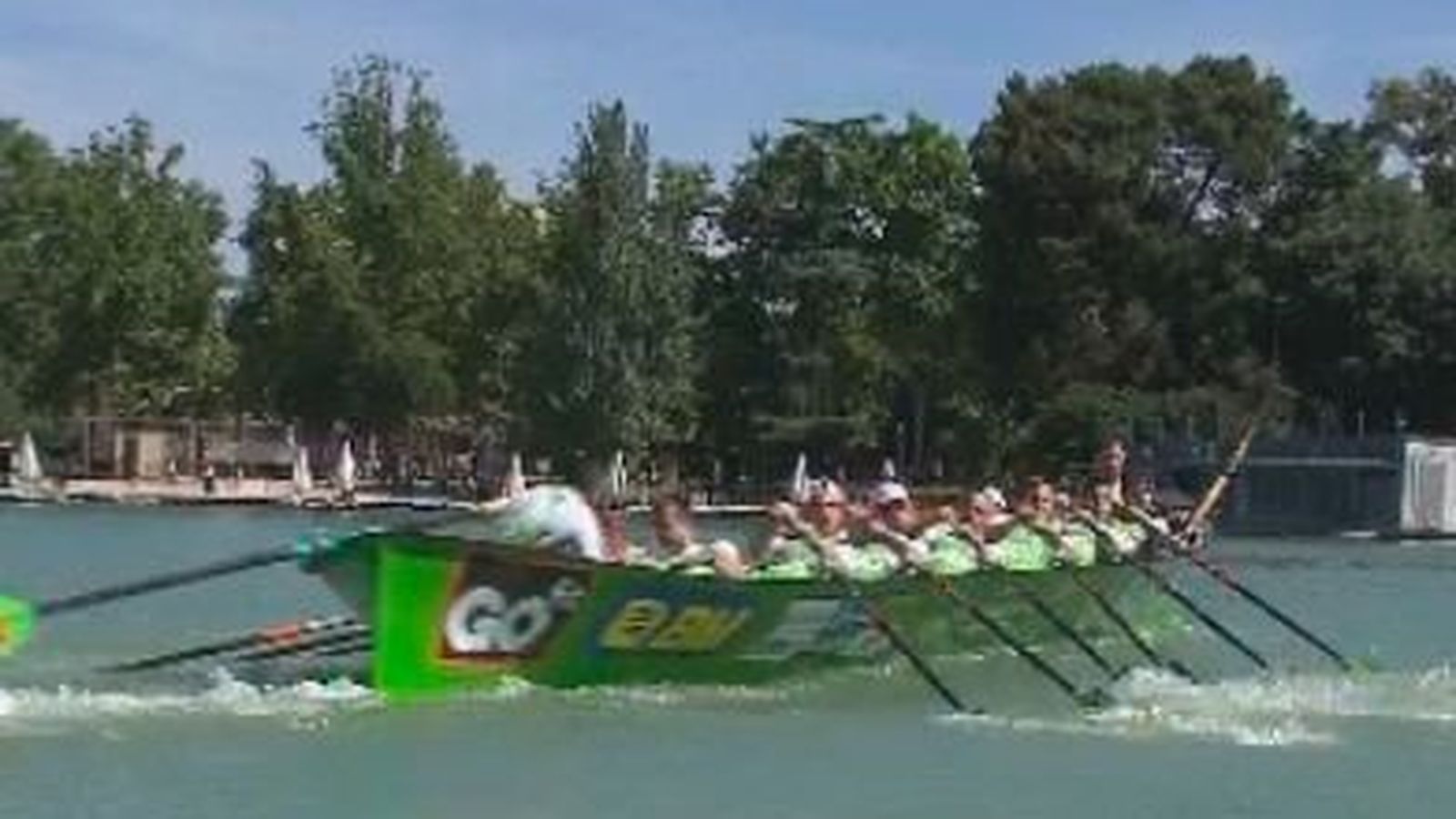 Exhibición de traineras en el Retiro