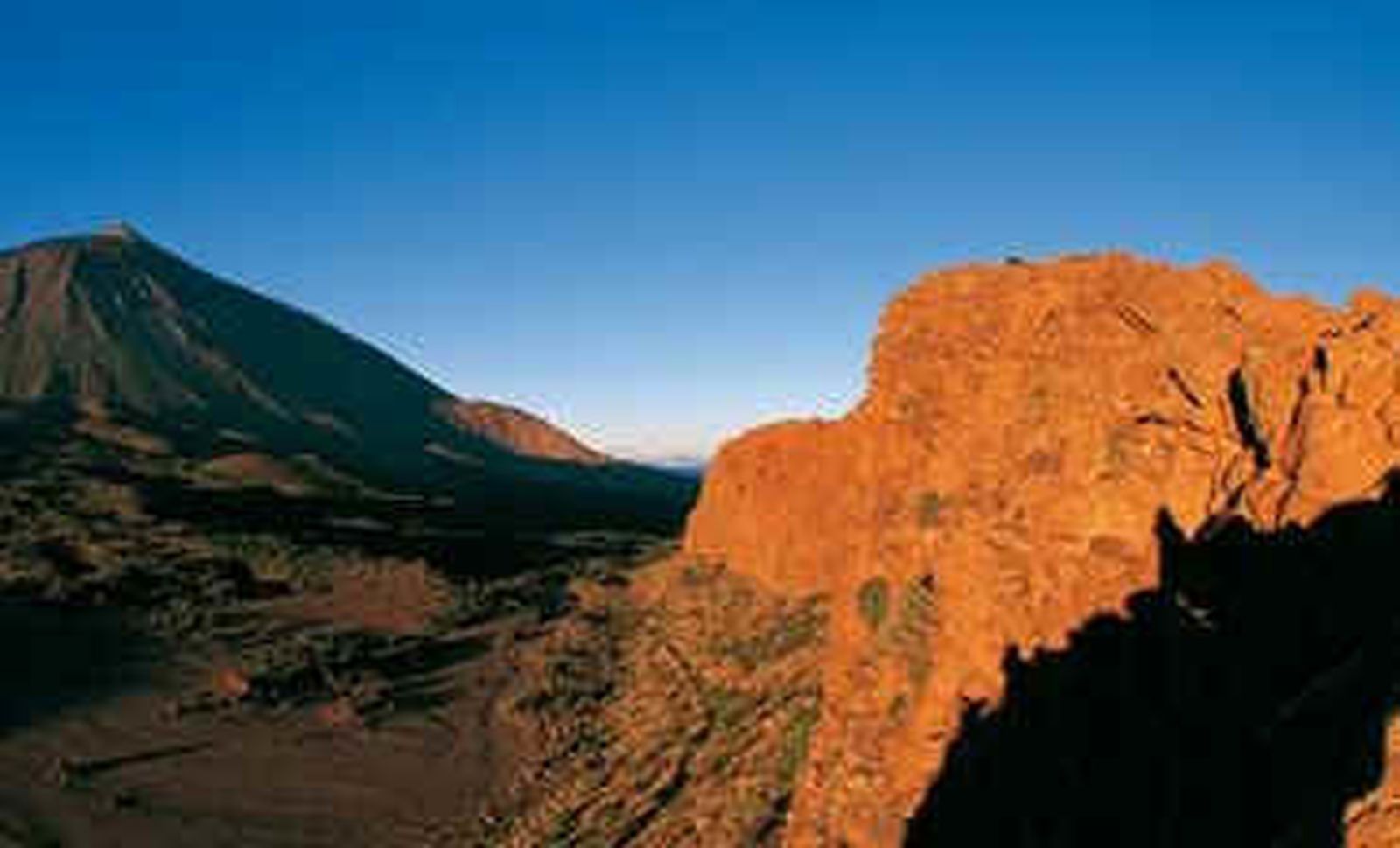 La sombra del Teide se alinea con la Luna eclipsada