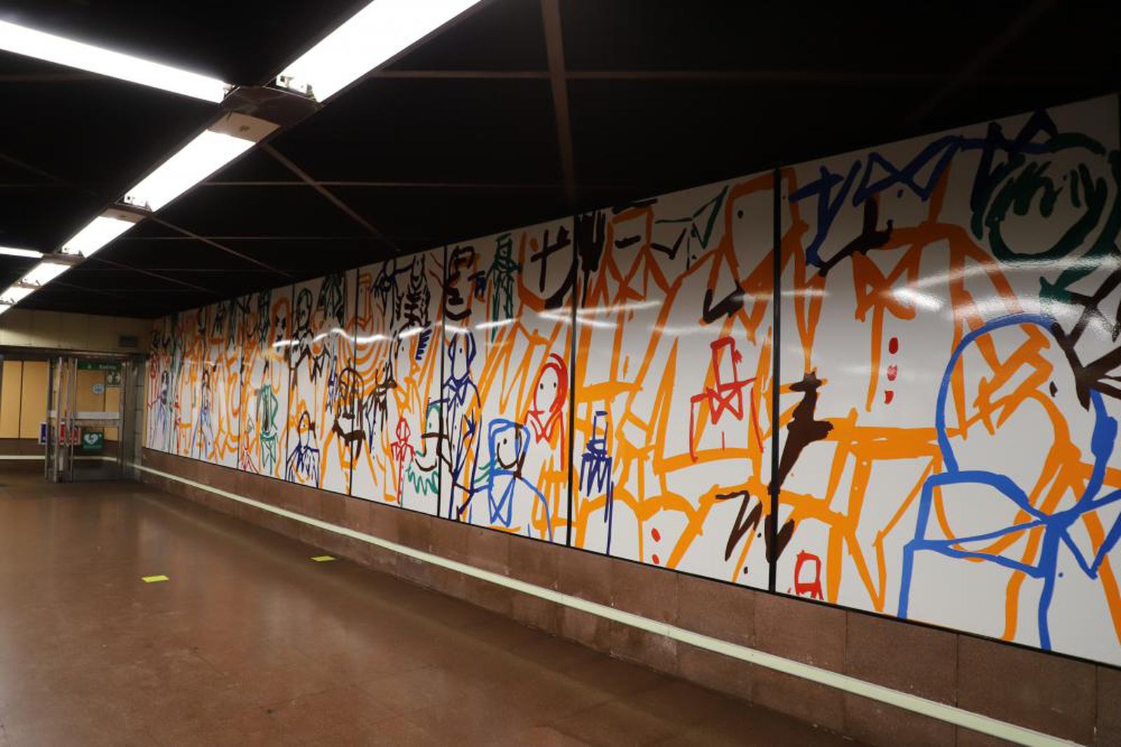 Mural en el vestíbulo de la estación de Metro de Lucero