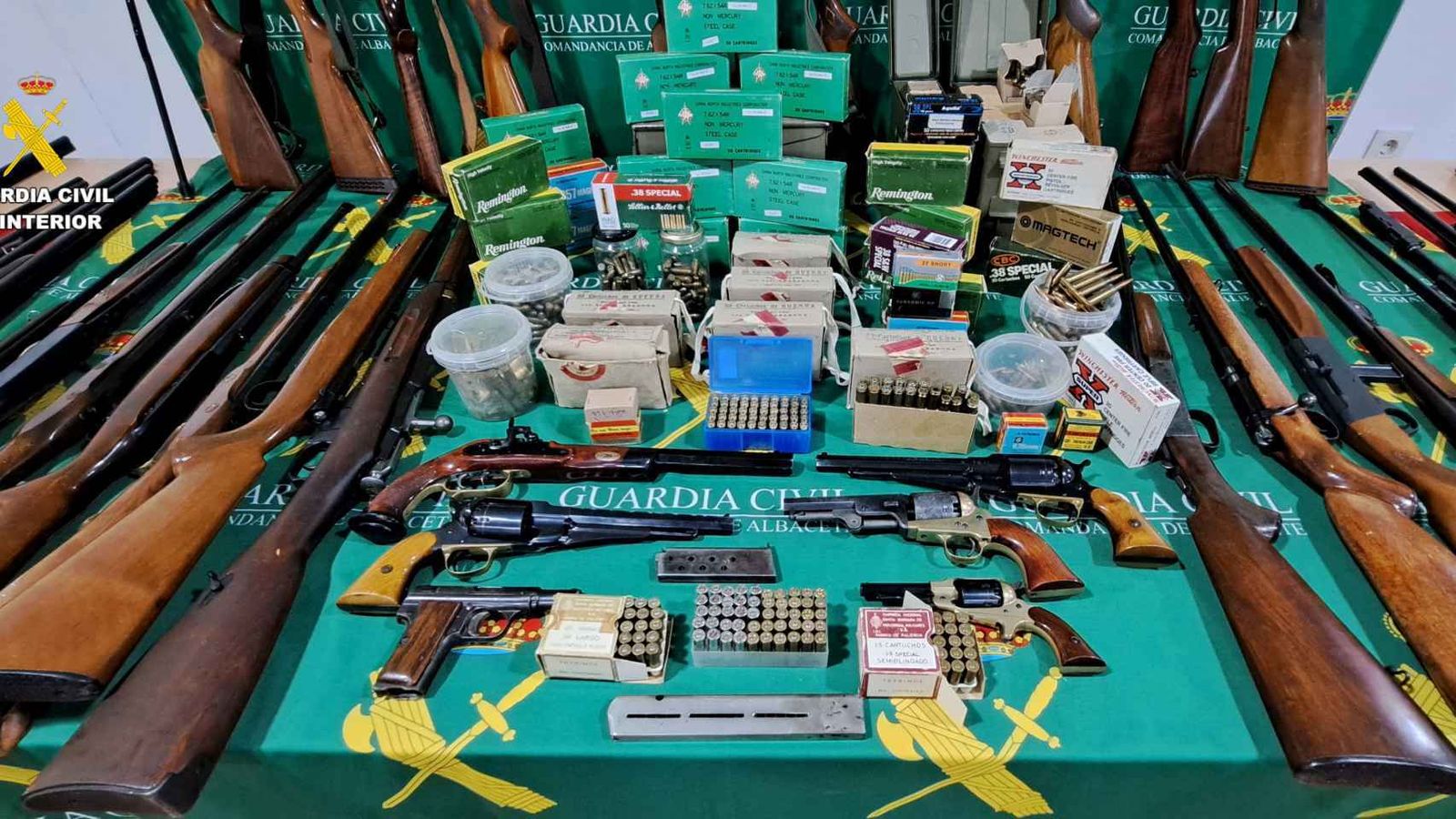 Detenido un hombre con 34 armas de fuego y más de 5.800 cartuchos, incluso de guerra