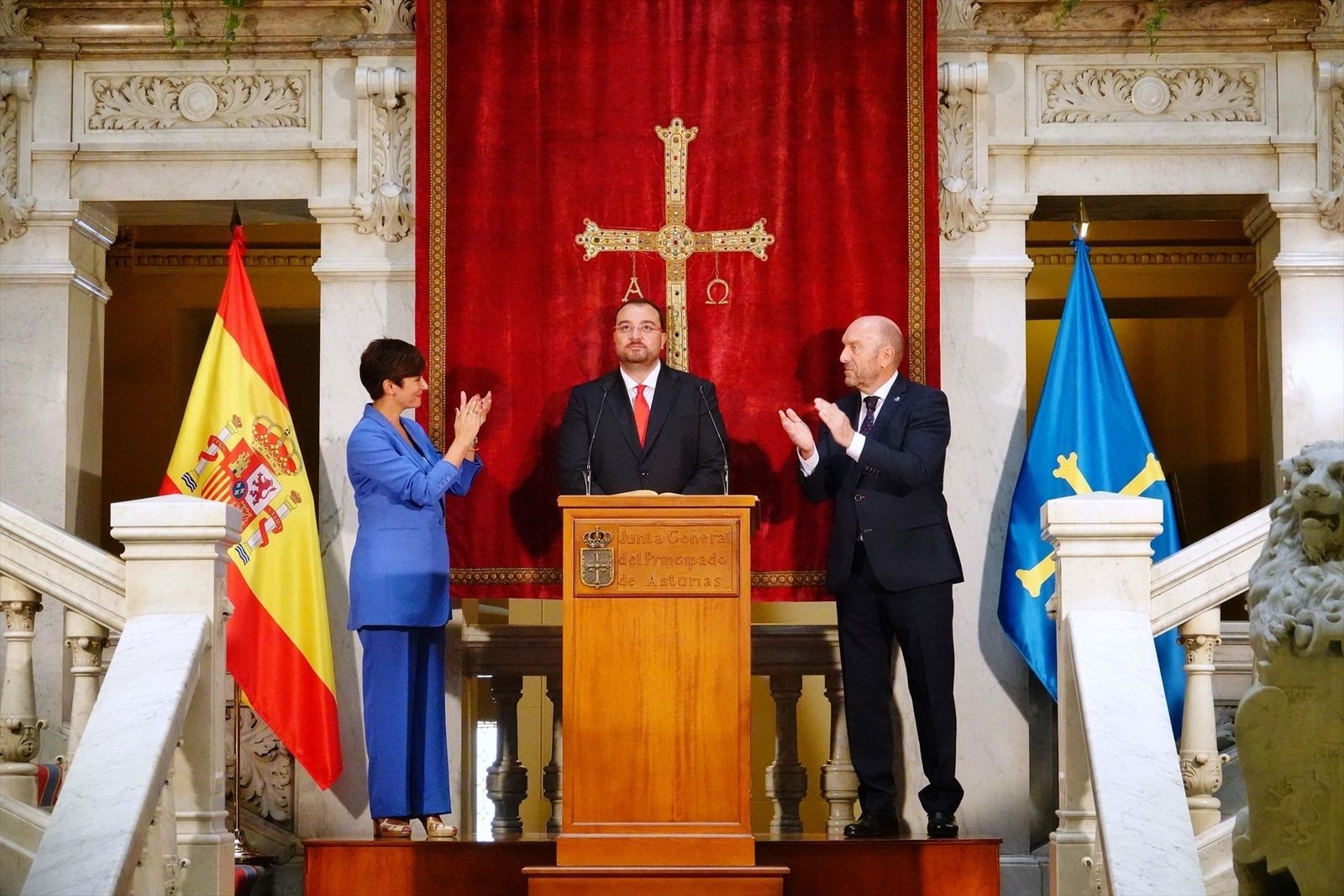 Adrián Barbón toma posesión como nuevo presidente de Asturias